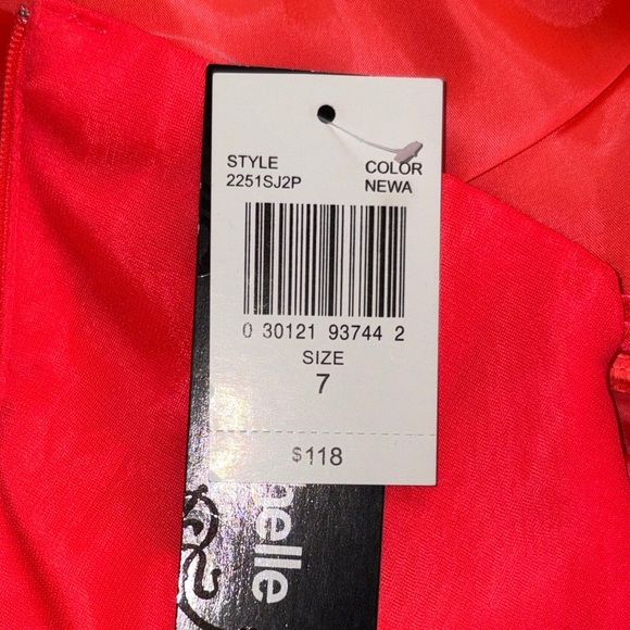 Elegant Formal Strapless Coral Pink Dress with Rhinestone Embellishments Size 7 - Picture 9 of 11
